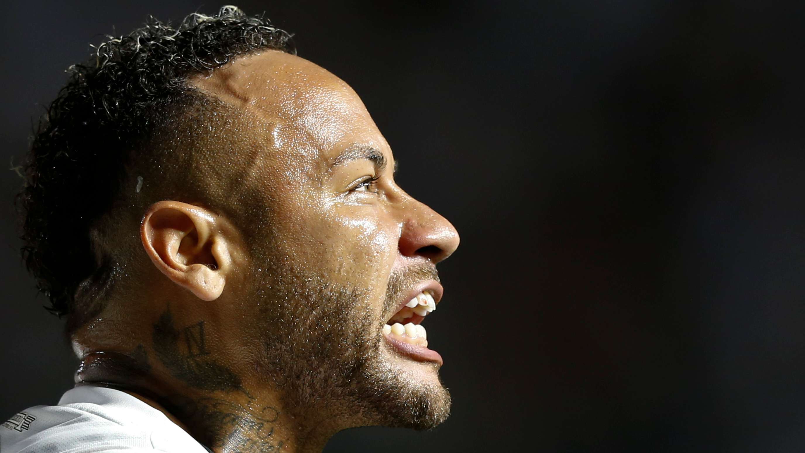 挥莱万的领 挥莱万的领